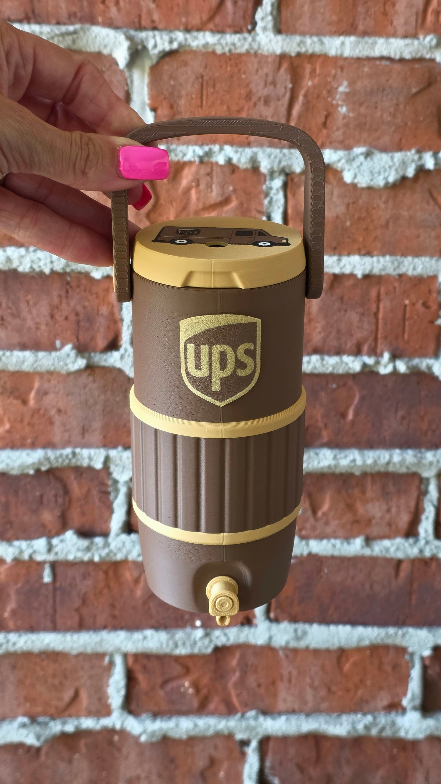UPS Retro Can Holder