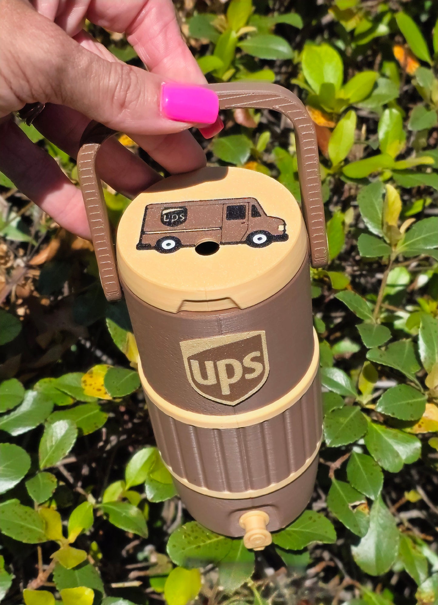 UPS Retro Can Holder
